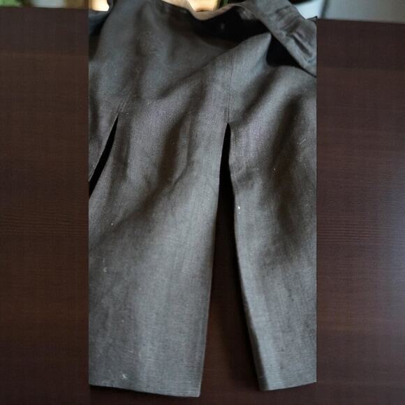 Sophisticated Black Linen Pleated Skirt with Crisp White Contrast - Timeless Ele - Picture 5 of 9